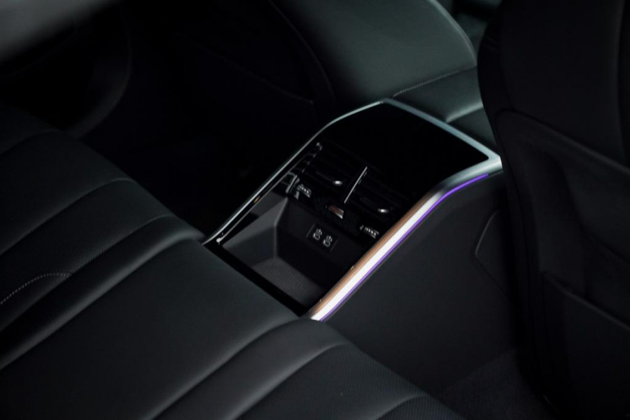 BMW 8 Serie Gran Coupé M850i xDrive High Executive / Drive Assist / 360 Camera / Stoelverwarming&koeling