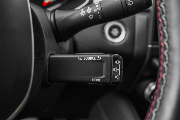 Renault Captur 1.3 TCe 140 R.S. Line Keyless Trekhaak Camera 18"