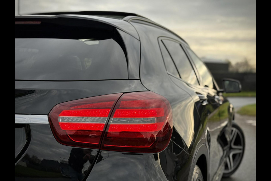 Mercedes-Benz GLA 180 AMG Panoramadak|Camera|Stoelverw.|Night pakket|Keyless-Go|