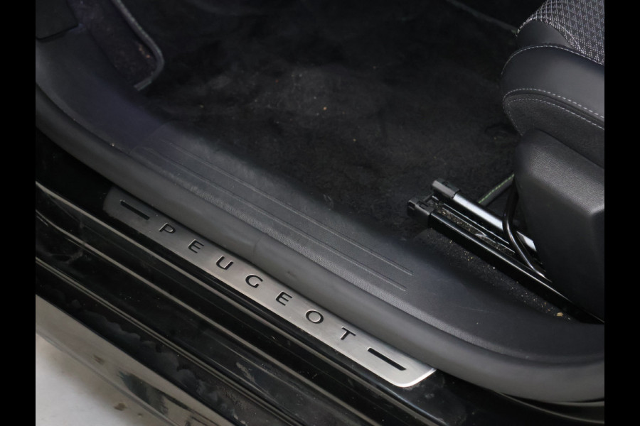 Peugeot 208 1.2 PureTech GT Automaat [PANORAMADAK, DIGITAL DASHBOARD, APPLE CARPLAY, ANDROID, DIGITAL COCKPIT, SPORTSTOELEN, SPORTSTUUR, CAMERA, PDC V+A, CRUISE, CLIMATE, NIEUWSTAAT]