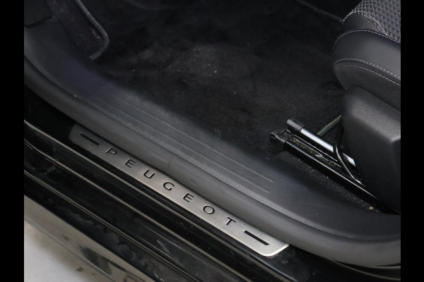 Peugeot 208 1.2 PureTech GT Automaat [PANORAMADAK, DIGITAL DASHBOARD, APPLE CARPLAY, ANDROID, DIGITAL COCKPIT, SPORTSTOELEN, SPORTSTUUR, CAMERA, PDC V+A, CRUISE, CLIMATE, NIEUWSTAAT]