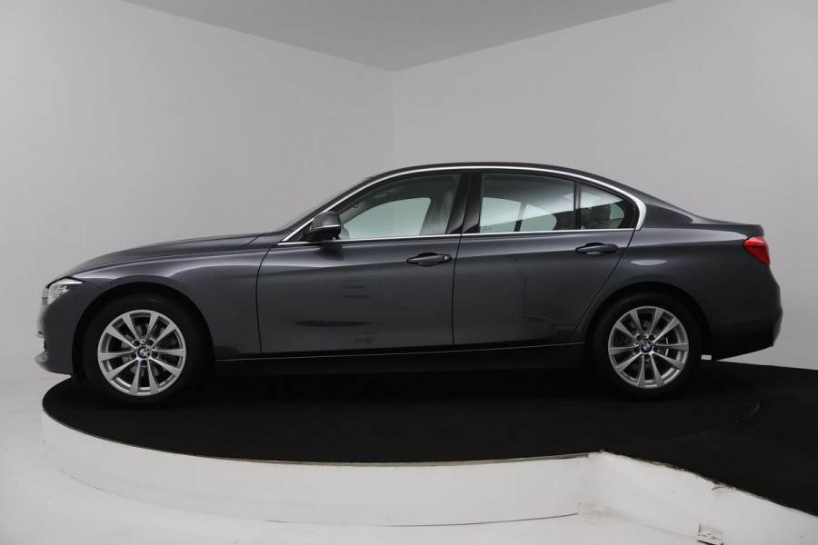 BMW 3 Serie 318i Luxury Edition (DEALER ONDERHOUDEN, PARKEERSENSOREN, NAVIGATIE, AUTOMAAT, CRUISE CONTROL)