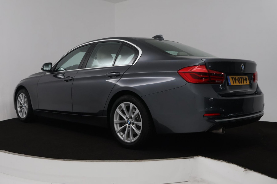 BMW 3 Serie 318i Luxury Edition (DEALER ONDERHOUDEN, PARKEERSENSOREN, NAVIGATIE, AUTOMAAT, CRUISE CONTROL)