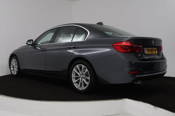 BMW 3 Serie 318i Luxury Edition (DEALER ONDERHOUDEN, PARKEERSENSOREN, NAVIGATIE, AUTOMAAT, CRUISE CONTROL)