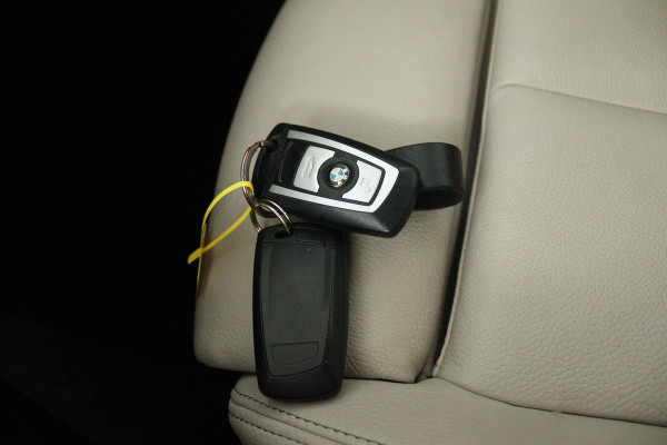 BMW 3 Serie 318i Luxury Edition (DEALER ONDERHOUDEN, PARKEERSENSOREN, NAVIGATIE, AUTOMAAT, CRUISE CONTROL)