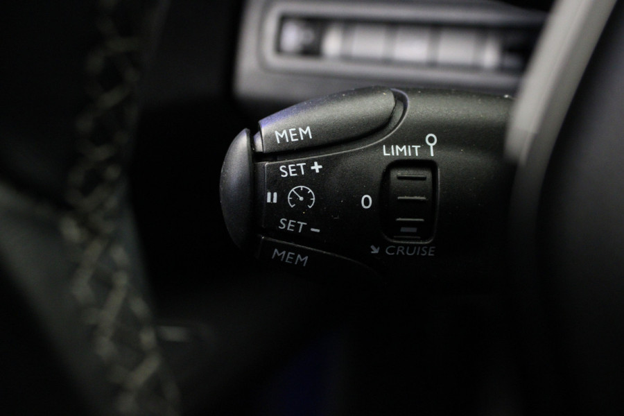 Peugeot 3008 1.2 PureTech Allure Pano