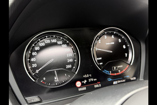 BMW X1 xDrive25e M-sport Automaat | Panoramadak | Leren bekleding | Stoelverwarming | LED verlichting | Climate & cruise control | Misa
