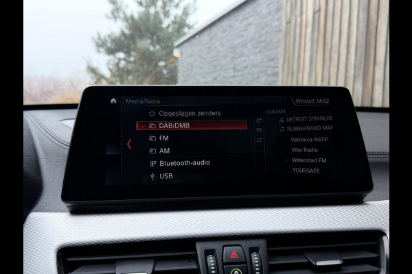 BMW X1 xDrive25e M-sport Automaat | Panoramadak | Leren bekleding | Stoelverwarming | LED verlichting | Climate & cruise control | Misa