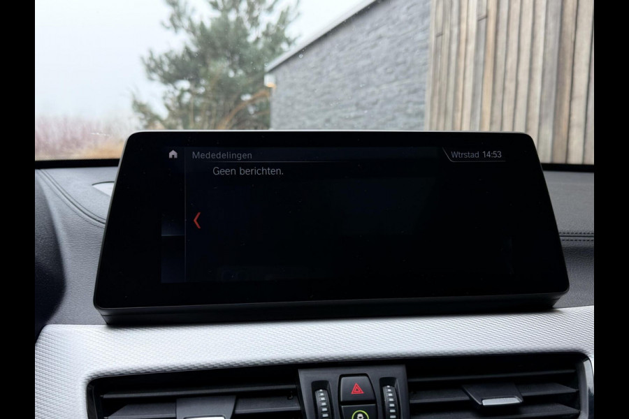 BMW X1 xDrive25e M-sport Automaat | Panoramadak | Leren bekleding | Stoelverwarming | LED verlichting | Climate & cruise control | Misa