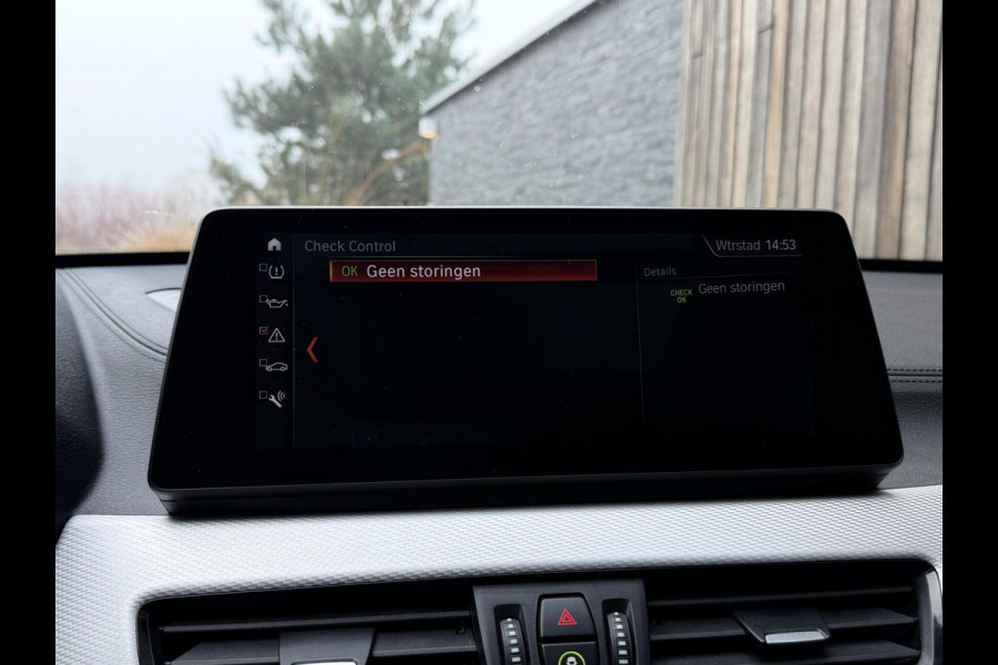 BMW X1 xDrive25e M-sport Automaat | Panoramadak | Leren bekleding | Stoelverwarming | LED verlichting | Climate & cruise control | Misa