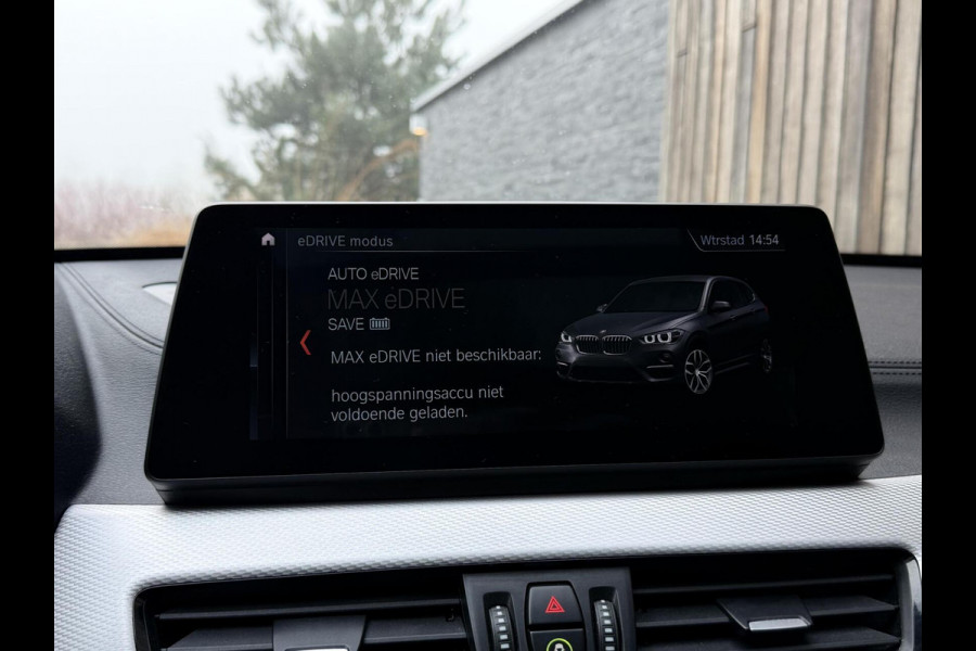 BMW X1 xDrive25e M-sport Automaat | Panoramadak | Leren bekleding | Stoelverwarming | LED verlichting | Climate & cruise control | Misa