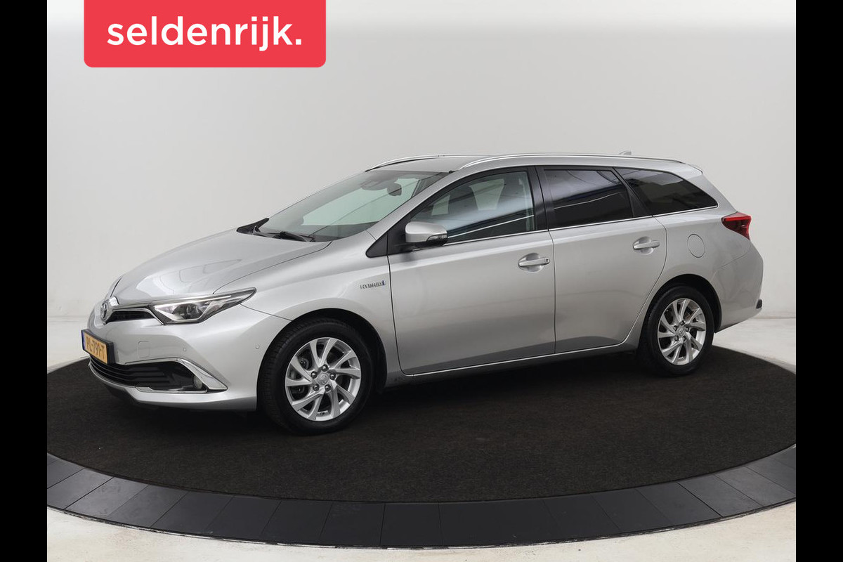 Toyota Auris 1.8 Hybrid Executive | Stoelverwarming | Trekhaak | Leder/Alcantara | Navigatie | Full LED | Park Assist | Climate control | Cruise control | Keyless | Regensensor