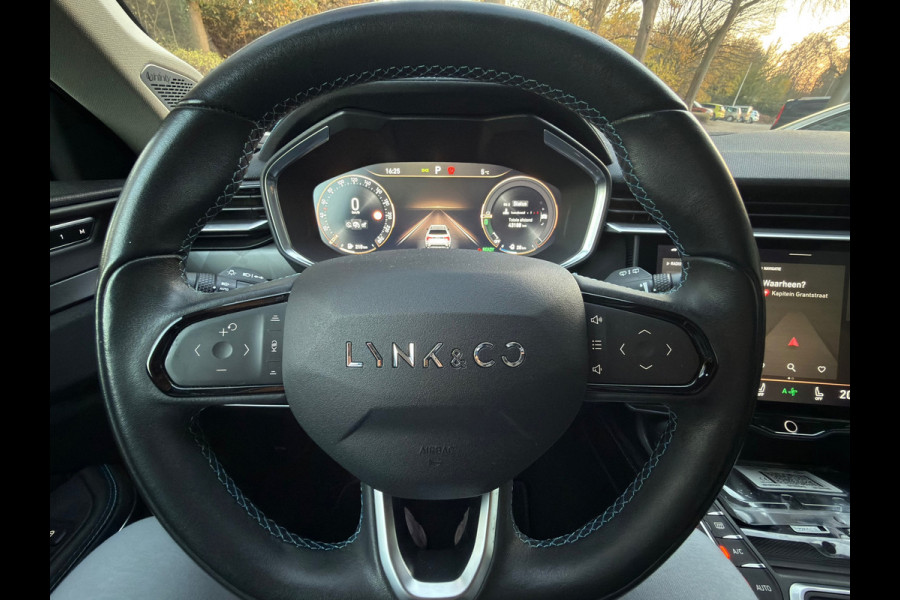 Lynk & Co 01 1.5 l Pano l Infinity Sound l ACC l Camera l IZGST l