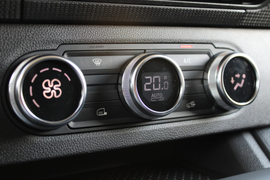 Renault Kangoo E-Tech Advance L2 44 kWh 123pk - Trekhaak - Stoelverwarming - PDC - Navi - Betimmering - LED - DAB - Cruise - Rijklaar