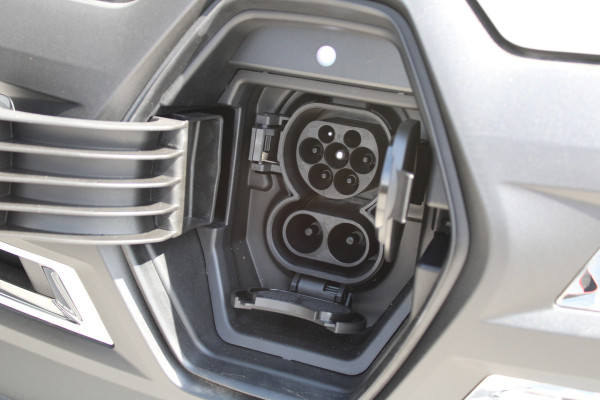 Renault Kangoo E-Tech Advance L2 44 kWh 123pk - Trekhaak - Stoelverwarming - PDC - Navi - Betimmering - LED - DAB - Cruise - Rijklaar