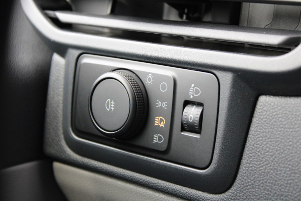 Ford Transit Custom 320 2.0 TDCI L2H1 Trend DC 136pk - 5 zits - Elek Trekhaak - LED - Stoelverwarming - Carplay/Android - Rijklaar