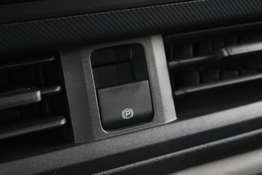 Ford Transit Custom 320 2.0 TDCI L2H1 Trend DC 136pk - 5 zits - Elek Trekhaak - LED - Stoelverwarming - Carplay/Android - Rijklaar