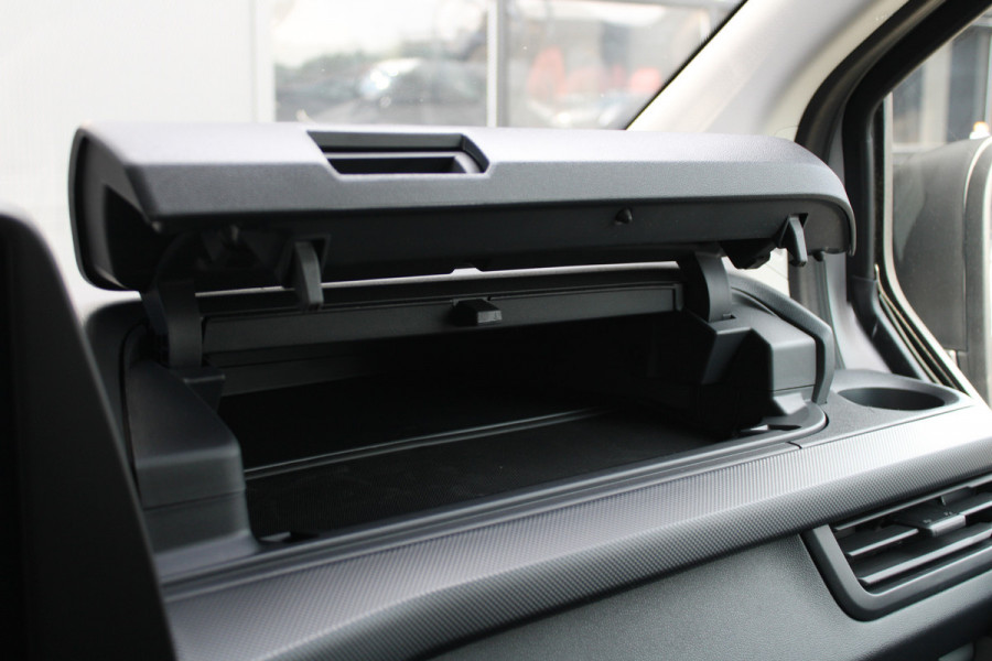 Ford Transit Custom 320 2.0 TDCI L2H1 Trend DC 136pk - 5 zits - Elek Trekhaak - LED - Stoelverwarming - Carplay/Android - Rijklaar