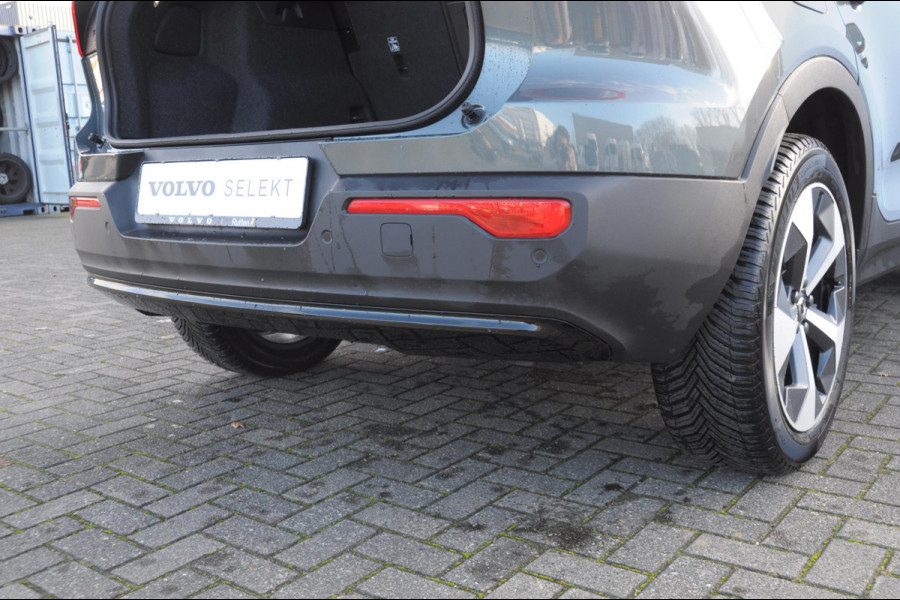 Volvo XC40 B4 211PK Automaat Plus Dark / Adaptive cruise control / Elektrische stoelen / Harman Kardon audio / Pilot assist / BLIS / Stoel en stuur verwarming / Elektrische achterklep / Parkeersensoren met camera / Google infotainment