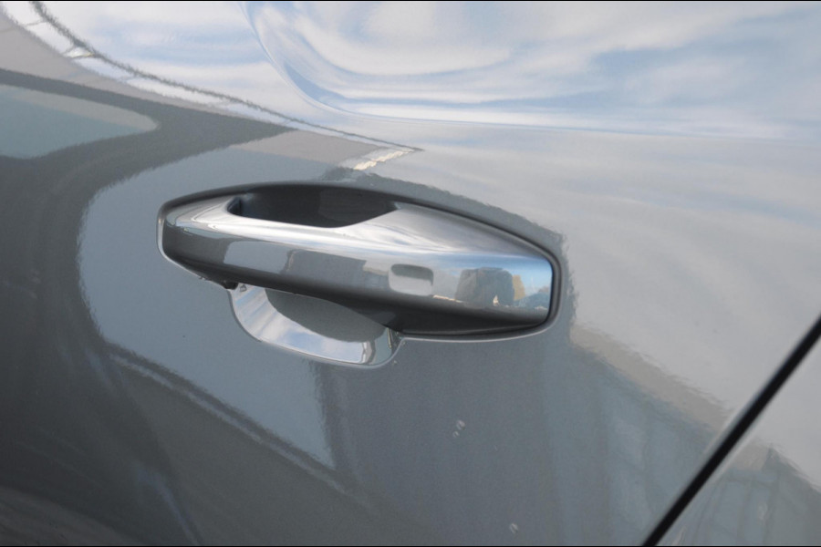 Volvo XC40 B4 211PK Automaat Plus Dark / Adaptive cruise control / Elektrische stoelen / Harman Kardon audio / Pilot assist / BLIS / Stoel en stuur verwarming / Elektrische achterklep / Parkeersensoren met camera / Google infotainment