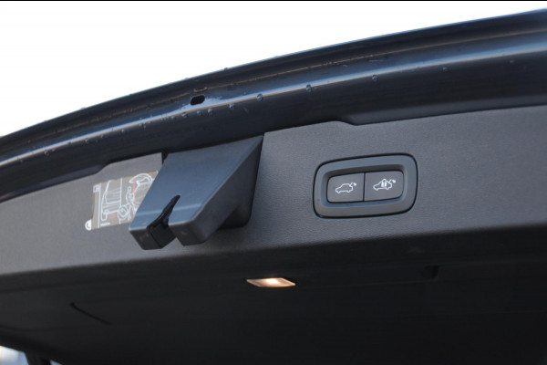 Volvo V60 T6 340PK Automaat Recharge AWD Inscription /  Bowers en Wilkins / Adaptieve cruise control/ Panoramadak/ 19” velgen/ BLIS/ Trekhaak/ Stoel en stuurwielverwarming/ Parkeersensoren met 360 Camera/ Elektrische stoelen met geheugen/ Apple carplay/ Keyless entry/ Head up display