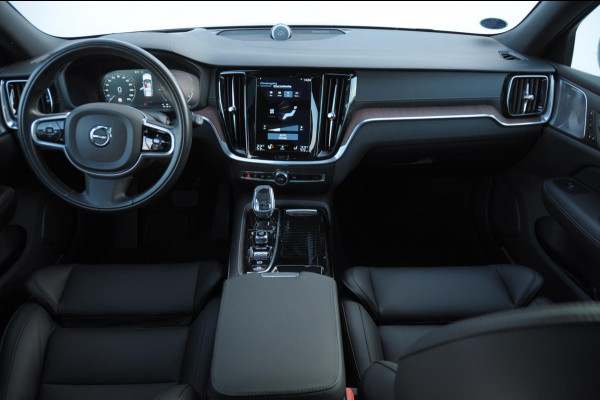 Volvo V60 T6 340PK Automaat Recharge AWD Inscription /  Bowers en Wilkins / Adaptieve cruise control/ Panoramadak/ 19” velgen/ BLIS/ Trekhaak/ Stoel en stuurwielverwarming/ Parkeersensoren met 360 Camera/ Elektrische stoelen met geheugen/ Apple carplay/ Keyless entry/ Head up display