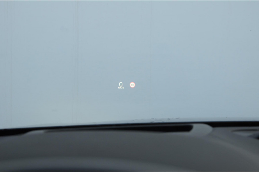 Volvo V60 T6 340PK Automaat Recharge AWD Inscription /  Bowers en Wilkins / Adaptieve cruise control/ Panoramadak/ 19” velgen/ BLIS/ Trekhaak/ Stoel en stuurwielverwarming/ Parkeersensoren met 360 Camera/ Elektrische stoelen met geheugen/ Apple carplay/ Keyless entry/ Head up display