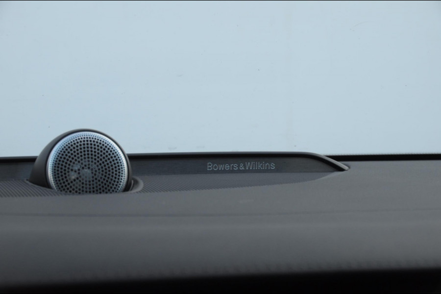 Volvo V60 T6 340PK Automaat Recharge AWD Inscription /  Bowers en Wilkins / Adaptieve cruise control/ Panoramadak/ 19” velgen/ BLIS/ Trekhaak/ Stoel en stuurwielverwarming/ Parkeersensoren met 360 Camera/ Elektrische stoelen met geheugen/ Apple carplay/ Keyless entry/ Head up display