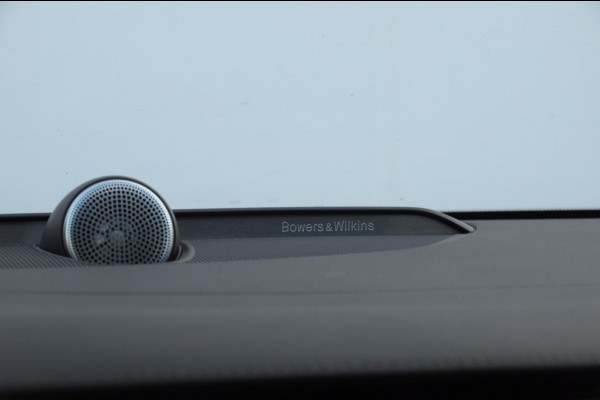 Volvo V60 T6 340PK Automaat Recharge AWD Inscription /  Bowers en Wilkins / Adaptieve cruise control/ Panoramadak/ 19” velgen/ BLIS/ Trekhaak/ Stoel en stuurwielverwarming/ Parkeersensoren met 360 Camera/ Elektrische stoelen met geheugen/ Apple carplay/ Keyless entry/ Head up display