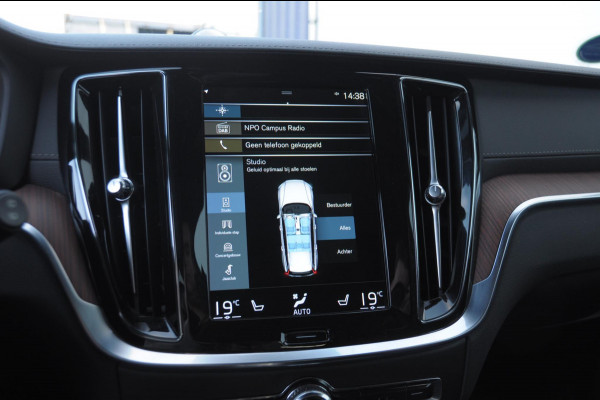 Volvo V60 T6 340PK Automaat Recharge AWD Inscription /  Bowers en Wilkins / Adaptieve cruise control/ Panoramadak/ 19” velgen/ BLIS/ Trekhaak/ Stoel en stuurwielverwarming/ Parkeersensoren met 360 Camera/ Elektrische stoelen met geheugen/ Apple carplay/ Keyless entry/ Head up display
