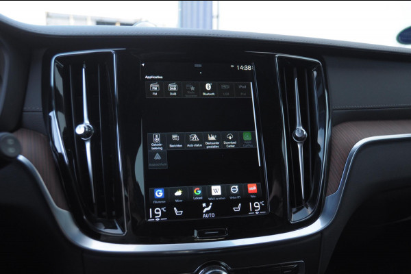 Volvo V60 T6 340PK Automaat Recharge AWD Inscription /  Bowers en Wilkins / Adaptieve cruise control/ Panoramadak/ 19” velgen/ BLIS/ Trekhaak/ Stoel en stuurwielverwarming/ Parkeersensoren met 360 Camera/ Elektrische stoelen met geheugen/ Apple carplay/ Keyless entry/ Head up display