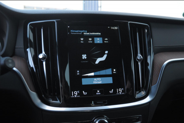Volvo V60 T6 340PK Automaat Recharge AWD Inscription /  Bowers en Wilkins / Adaptieve cruise control/ Panoramadak/ 19” velgen/ BLIS/ Trekhaak/ Stoel en stuurwielverwarming/ Parkeersensoren met 360 Camera/ Elektrische stoelen met geheugen/ Apple carplay/ Keyless entry/ Head up display