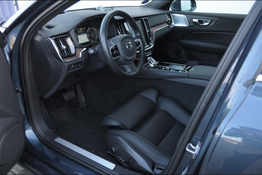 Volvo V60 T6 340PK Automaat Recharge AWD Inscription /  Bowers en Wilkins / Adaptieve cruise control/ Panoramadak/ 19” velgen/ BLIS/ Trekhaak/ Stoel en stuurwielverwarming/ Parkeersensoren met 360 Camera/ Elektrische stoelen met geheugen/ Apple carplay/ Keyless entry/ Head up display