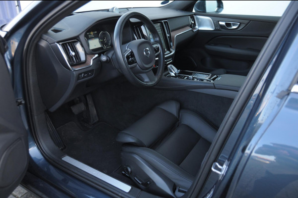 Volvo V60 T6 340PK Automaat Recharge AWD Inscription /  Bowers en Wilkins / Adaptieve cruise control/ Panoramadak/ 19” velgen/ BLIS/ Trekhaak/ Stoel en stuurwielverwarming/ Parkeersensoren met 360 Camera/ Elektrische stoelen met geheugen/ Apple carplay/ Keyless entry/ Head up display