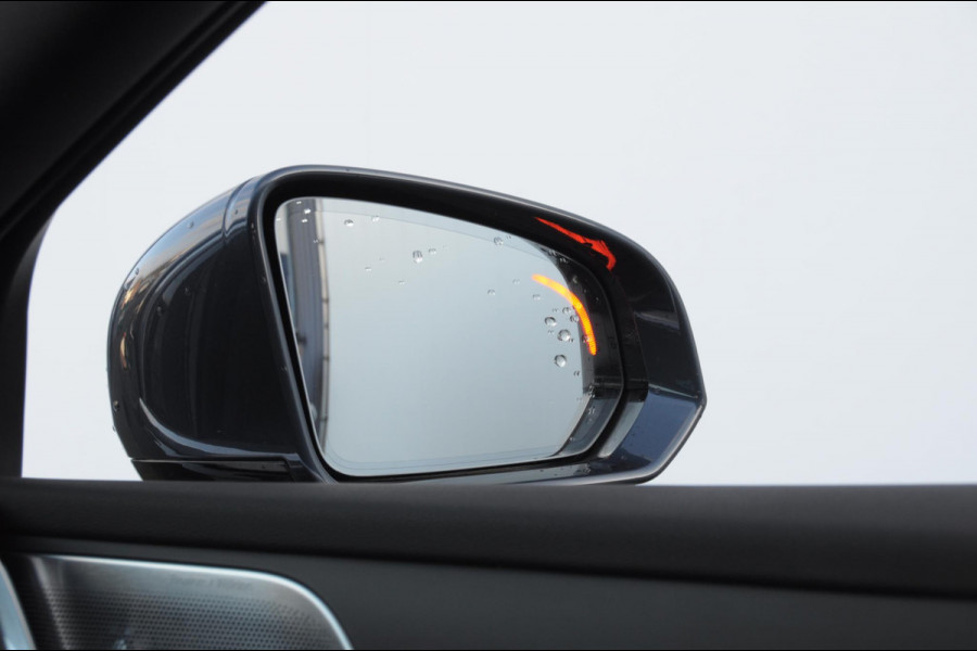 Volvo V60 T6 340PK Automaat Recharge AWD Inscription /  Bowers en Wilkins / Adaptieve cruise control/ Panoramadak/ 19” velgen/ BLIS/ Trekhaak/ Stoel en stuurwielverwarming/ Parkeersensoren met 360 Camera/ Elektrische stoelen met geheugen/ Apple carplay/ Keyless entry/ Head up display
