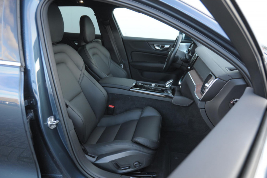 Volvo V60 T6 340PK Automaat Recharge AWD Inscription /  Bowers en Wilkins / Adaptieve cruise control/ Panoramadak/ 19” velgen/ BLIS/ Trekhaak/ Stoel en stuurwielverwarming/ Parkeersensoren met 360 Camera/ Elektrische stoelen met geheugen/ Apple carplay/ Keyless entry/ Head up display