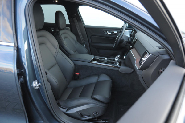 Volvo V60 T6 340PK Automaat Recharge AWD Inscription /  Bowers en Wilkins / Adaptieve cruise control/ Panoramadak/ 19” velgen/ BLIS/ Trekhaak/ Stoel en stuurwielverwarming/ Parkeersensoren met 360 Camera/ Elektrische stoelen met geheugen/ Apple carplay/ Keyless entry/ Head up display