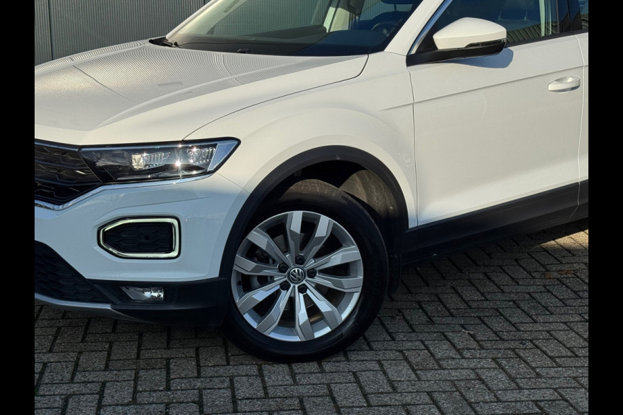 Volkswagen T-Roc 1.0 TSI Style * Navigatie * Stuurverwarming * Trekhaak * Full Led *