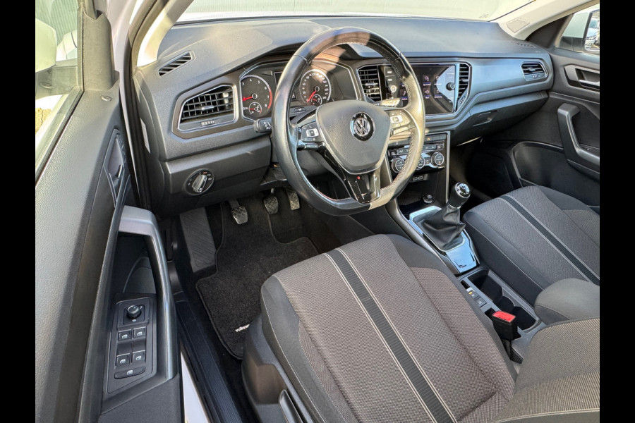 Volkswagen T-Roc 1.0 TSI Style * Navigatie * Stuurverwarming * Trekhaak * Full Led *