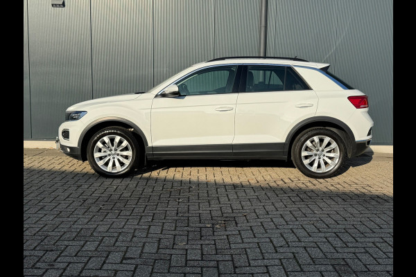Volkswagen T-Roc 1.0 TSI Style * Navigatie * Stuurverwarming * Trekhaak * Full Led *