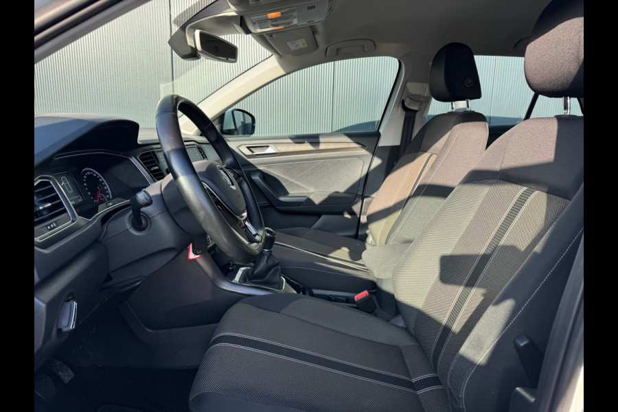 Volkswagen T-Roc 1.0 TSI Style * Navigatie * Stuurverwarming * Trekhaak * Full Led *