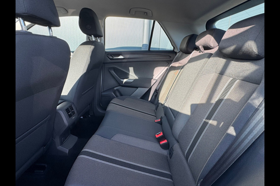 Volkswagen T-Roc 1.0 TSI Style * Navigatie * Stuurverwarming * Trekhaak * Full Led *