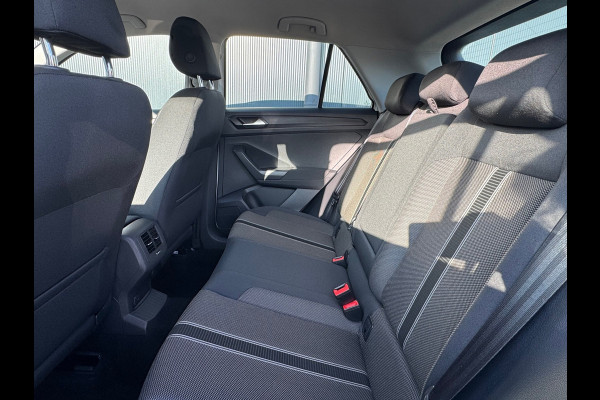 Volkswagen T-Roc 1.0 TSI Style * Navigatie * Stuurverwarming * Trekhaak * Full Led *