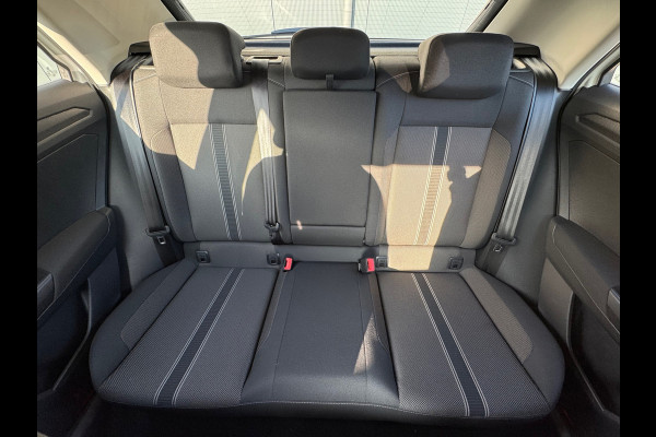 Volkswagen T-Roc 1.0 TSI Style * Navigatie * Stuurverwarming * Trekhaak * Full Led *