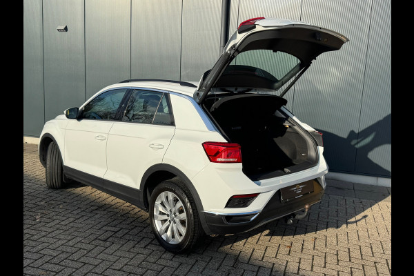 Volkswagen T-Roc 1.0 TSI Style * Navigatie * Stuurverwarming * Trekhaak * Full Led *
