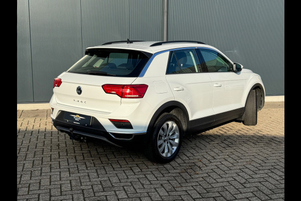 Volkswagen T-Roc 1.0 TSI Style * Navigatie * Stuurverwarming * Trekhaak * Full Led *