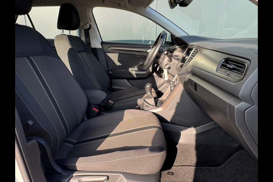 Volkswagen T-Roc 1.0 TSI Style * Navigatie * Stuurverwarming * Trekhaak * Full Led *