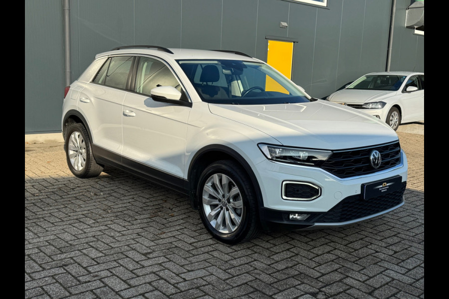 Volkswagen T-Roc 1.0 TSI Style * Navigatie * Stuurverwarming * Trekhaak * Full Led *
