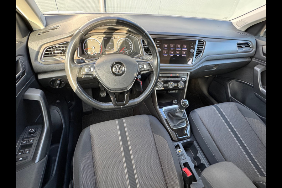 Volkswagen T-Roc 1.0 TSI Style * Navigatie * Stuurverwarming * Trekhaak * Full Led *