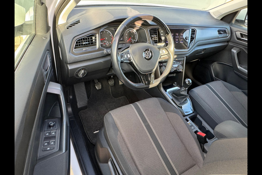 Volkswagen T-Roc 1.0 TSI Style * Navigatie * Stuurverwarming * Trekhaak * Full Led *